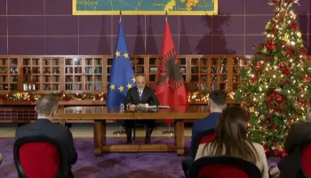 “Ushtria jonë, më e mirëpaguara në rajon”, Rama: Shqipëria do prodhojë dronë e mjete të blinduara! Do blejmë dy avionë zjarrfikës