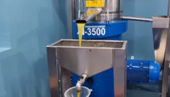 Vaji mbetet stok/ Fermerët në Peqin prodhojnë vaj cilësor, por shitja mungon: Ka rënë vlera