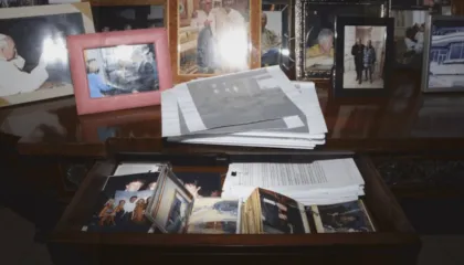 Vendimi pas kritikave nga demokratët, drejtësia e SHBA rikthen publike fotot e “padëshiruara” të Trump