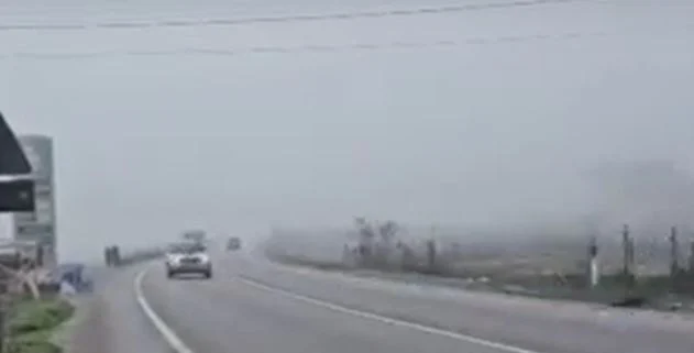 Vështirësohet qarkullimi i automjeteve/ Mjegulla e dendur, bllokon aksin Korçë–Pogradec