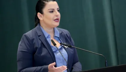 “Vetë pushteti, është korruptues”/Betejë e hapur, avokati: Në rastin e zonjës Balluku duhet bërë ndarja mes pushtetit..