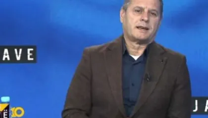 “Vetëm disa militantë po i mbajnë gjallë”, Ndreu tallet me opozitën: Berisha ka ngecur në refrenin e vjetër