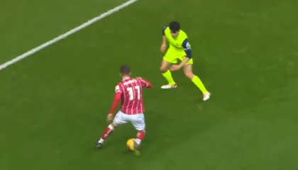 VIDEO/ Anis Mehmeti shënon gol në “Boxing Day”, talenti i Shqipërisë ia del nga distanca kundër WBA