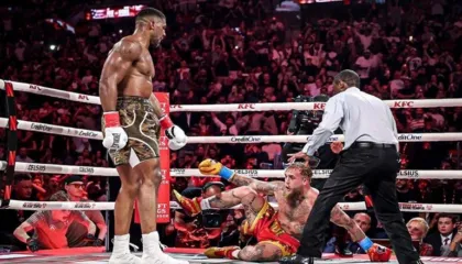 VIDEO/  Anthony Joshua hedh në tapet Jake Paul dhe fiton me ‘K.O.’