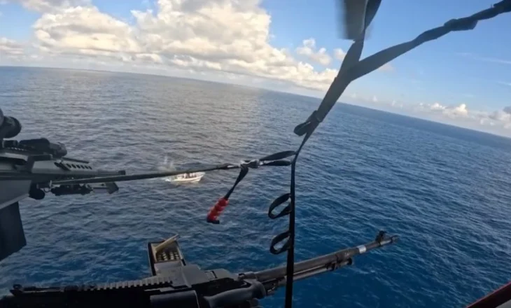 VIDEO befasuese/ Momenti kur snajperi amerikan shkatërron motorët e narko-anijes me 9 ton kokainë