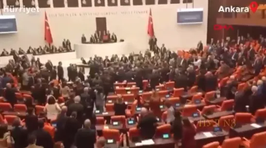 VIDEO/ Debati për buxhetin e shtetit, përleshje fizike në Kuvendin e Turqisë