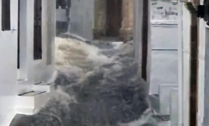 VIDEO/ Greqi: Stuhia Bajron godet Rodosin, rrugë të përmbytura edhe në Lindos