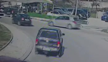 VIDEO/ Ky është momenti ku efektivët e policisë dhunohen nga tre persona në Vlorë