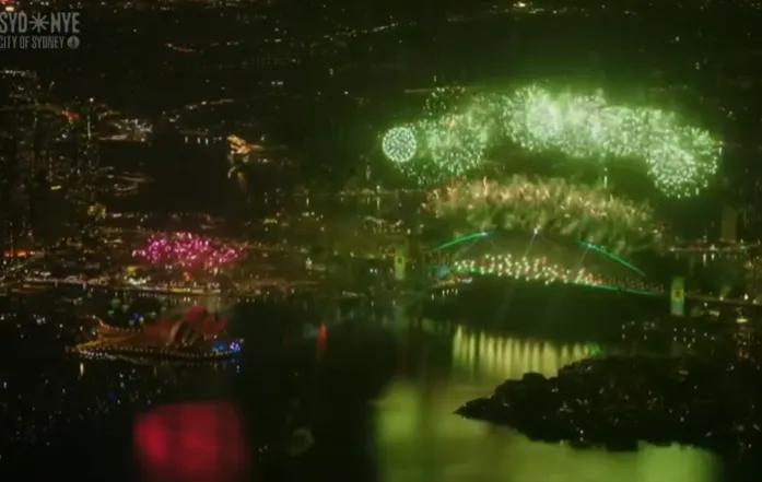 VIDEO-Mbërrin 2026-a në Australi, spektakël fishekzjarresh në Sydney