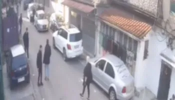 VIDEO-Parandalohet ngjarja e rëndë, sërish grupe të miturish konfliktohen me thika nëpër duar: Eja pas mësimit ‘sqarohemi’