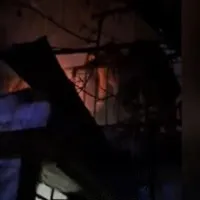 VIDEO/ Përfshihet nga flakët një banesë në Vlorë, shkaqet ende të panjohura