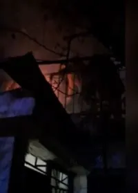 VIDEO/ Përfshihet nga flakët një banesë në Vlorë, shkaqet ende të panjohura