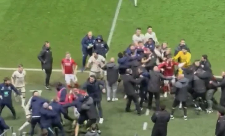 VIDEO/ Plas keq mes ekipit të Mehmetit dhe rivalëve të Championship, momente nga përleshja