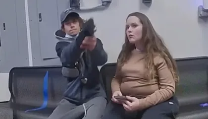 VIDEO/ Qëllon me armë oficerin e policisë në SHBA, i riu arrestohet menjëherë