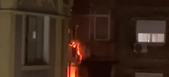 (VIDEO) Shpërthen bombola e gazit në një banesë në Tiranë, policia në vendngjarje