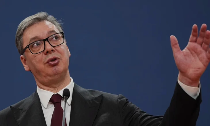 VIDEO/ Vuçiç kapet duke folur me mikrofon hapur: Tani mora një mesazh nga Moska!