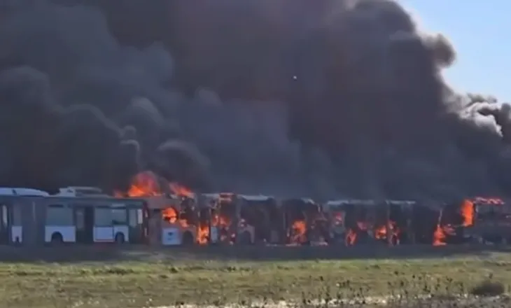 VIDEO- Zjarri në Durrës, reagon policia: U dogjën disa autobusë të vjetër