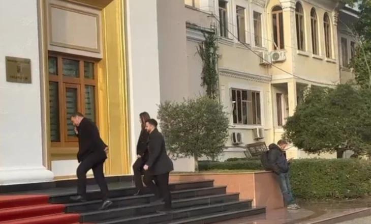 Videolajm/ Betohet sot si Avokat i Popullit, Endrit Shabani mbërrin në Kuvend