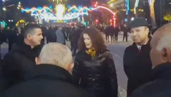 VIDEOLAJM/ Protesta e opozitës, Argita dhe Jamarbër Malltezi shfaqen mes demokratëve