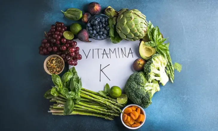 Vitamina K, një aleat i rëndësishëm për kockat, zemrën dhe trurin
