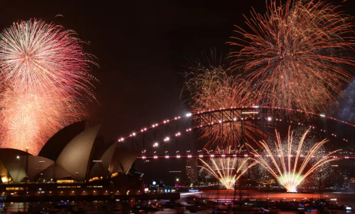 Viti i Ri mbërrin në Australi, spektakël i jashtëzakonshëm fishekzjarrësh në Sydney (VIDEO)