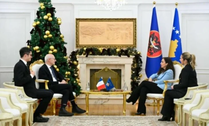 Vjosa Osmani takim me ambasadorin francez, kërkon heqjen e masave të BE-së ndaj Kosovës