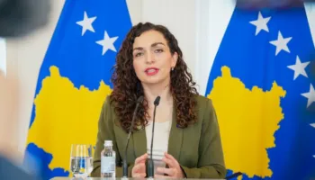 Vjosa Osmani uron Krishtlindjen