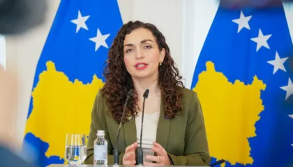 Vjosa Osmani uron Krishtlindjen