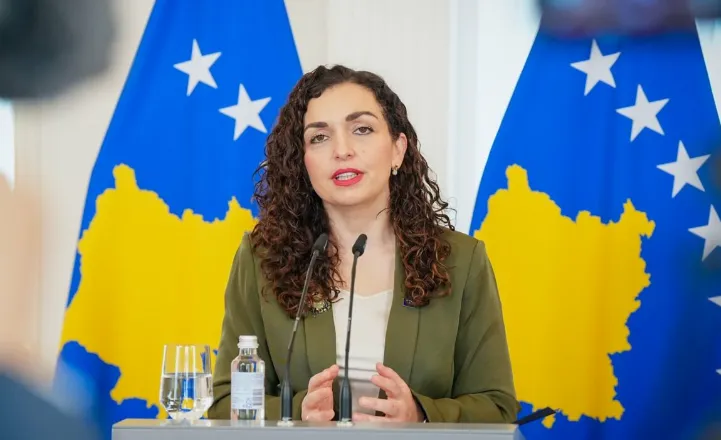 Vjosa Osmani uron Krishtlindjen