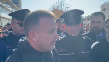 Vlora 4 ditë pa ujë/ “O vllai do më dëgjosh”, kreu i AKUK shkon te protestuesit: Do ta zgjidhim, sot në mesnatë nis furnizimi