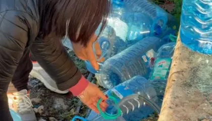 Vlora kthehet pas në kohë! Qyteti bregdetar ‘thahet’ për ujë, qytetarët me bidonë në duar presin në radhë…