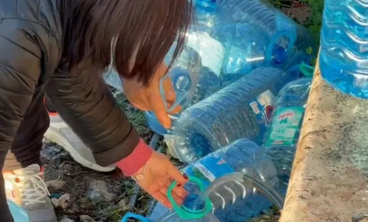 Vlora kthehet pas në kohë! Qyteti bregdetar ‘thahet’ për ujë, qytetarët me bidonë në duar presin në radhë…