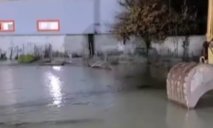 Vlora prej 48 orësh pa ujë të pijshëm, defekt në linjën kryesore