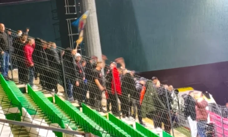 Vlorë e bukur…Vlorë! Leksion qytetarie nga tifozët e Flamurtarit, thërrasin në korr për Edlir Tetovën