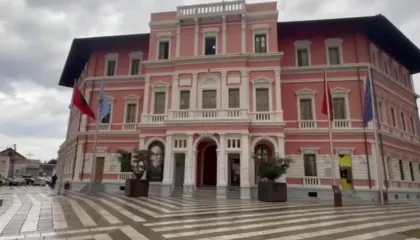 Vodhën karburant nga makinat e punës, pezullohen 3 punonjës të Bashkisë Vlorë