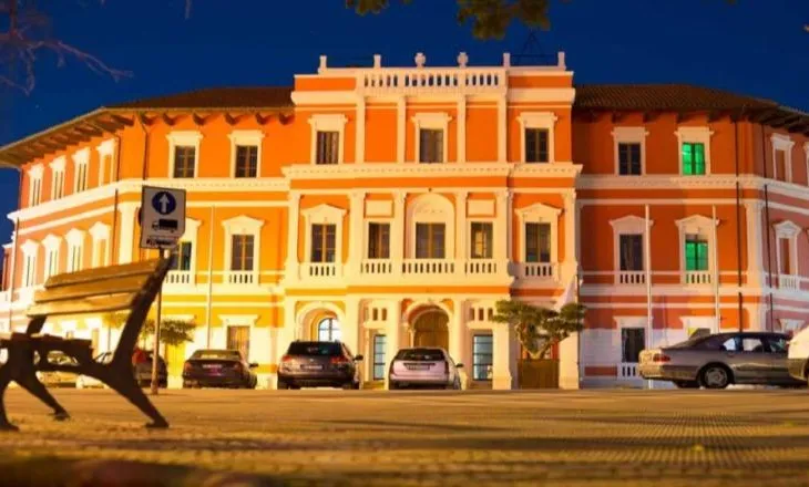 Vodhën naftë nga makinat e punës, pezullohen 3 punonjës të Bashkisë Vlorë