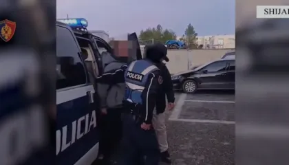 Vodhi gjatë natës një shumë parash në një lokal, kapet brenda pak orësh “skifteri” në Shijak (VIDEO)