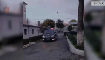 Vodhi gjatë natës para dhe sende në një lokal në Shijak, arrestohet 27-vjeçari