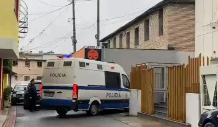 Vrasja e Mondi Mëhallës në Elbasan, paraqiten në gjykatë ish-ortaku dhe roja i karburantit