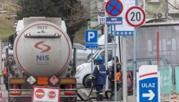 Vuçiç konfirmon bisedimet për t’ia shitur Industrinë Serbe të Naftës një kompanie hungareze