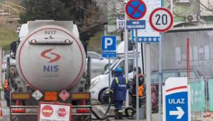 Vuçiç konfirmon bisedimet për t’ia shitur Industrinë Serbe të Naftës një kompanie hungareze