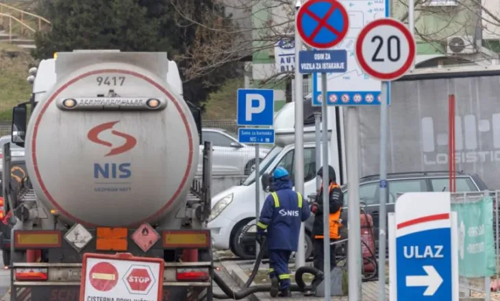 Vuçiç konfirmon bisedimet për t’ia shitur Industrinë Serbe të Naftës një kompanie hungareze