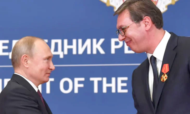Vuçiç shikonte Sheshelin si Zot, tani shikon Putinin në atë mënyrë, si Serbia tregoi sërish besnikërinë ndaj Rusisë