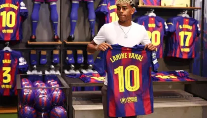 Yamal zbret nga froni dyshen Messi-CR7, vendos rekord në shitjen e fanellave