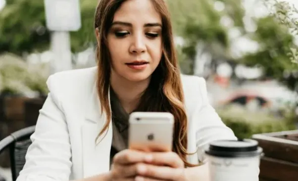 Zakonet në rrjetet sociale që po na shkatërrojnë ngadalë jetën