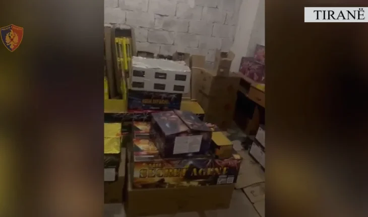 Zbulohet magazina me fishekzjarrë në Tiranë, përfundon në pranga pronari