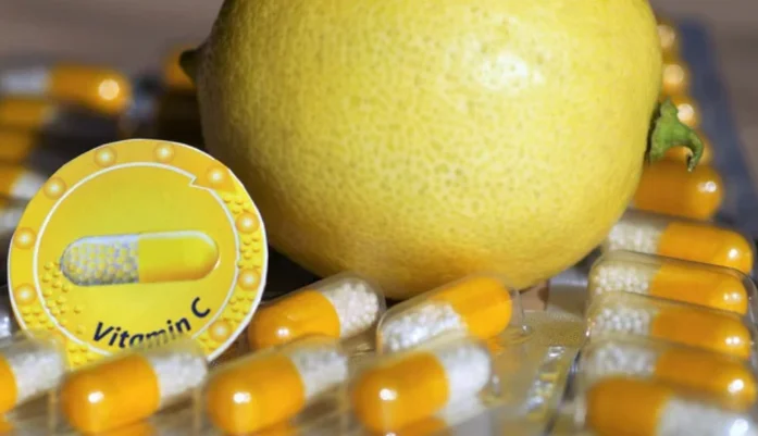 Zbuloni katër shenjat që tregojnë se trupit tuaj i mungon vitamina C