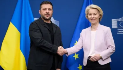 Zelensky bisedë telefonike me Von der Leyen: Jemi në fazë vendimtare, BE-ja të na mbështesë