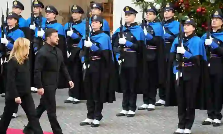 Zelensky kërkon mbështetje nga Papa Leo XIV dhe Meloni, refuzon t’ia lëshojë tokën ukrainase Rusisë