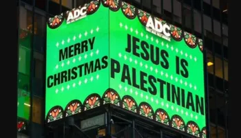 Zemërim në Nju Jork për tabelën ‘Jezusi është palestinez’ në Times Square, komentuesit në rrjetet sociale: Provokuese dhe johistorike